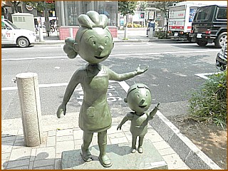 サザエさん一家の銅像